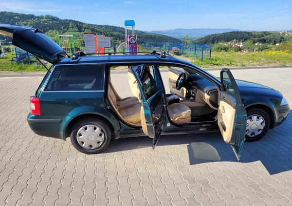 Volkswagen Passat cena 5999 przebieg: 430000, rok produkcji 2002 z Grybów małe 326